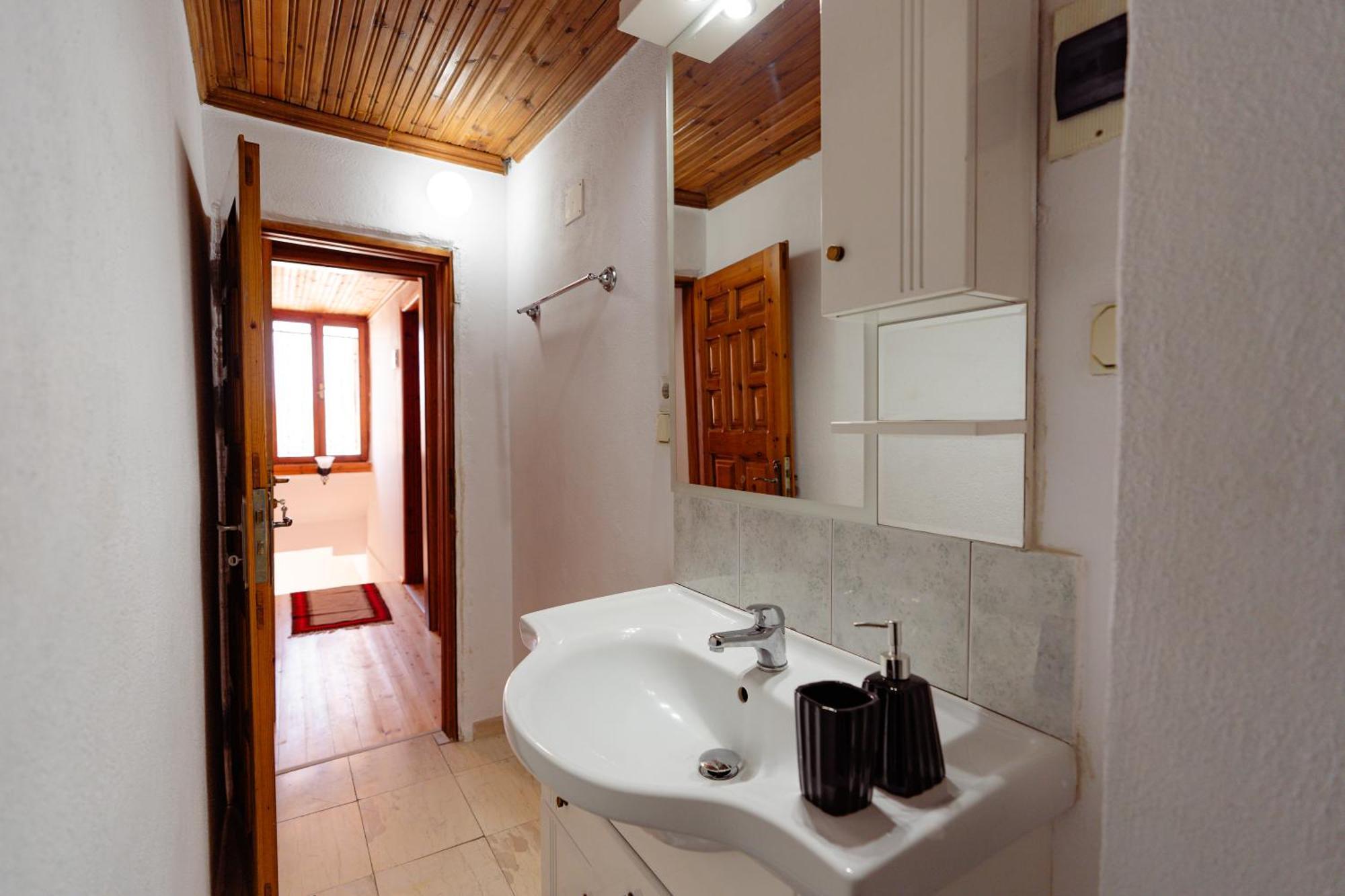 Petrichor Hotel Gjirokaster Exterior photo
